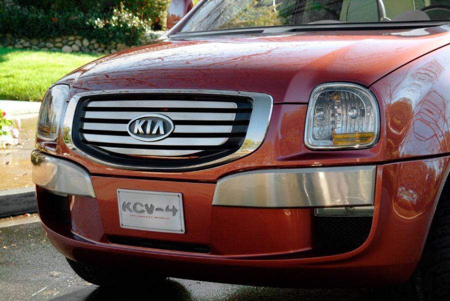  Kia KCV IV Mojave Concept 2004 года  (фото 29 из 29)